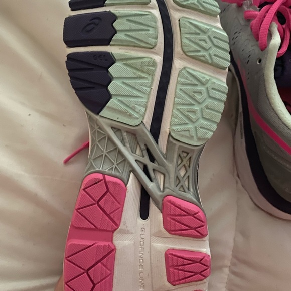 Brand New ASIC running shoe - Picture 3 of 4